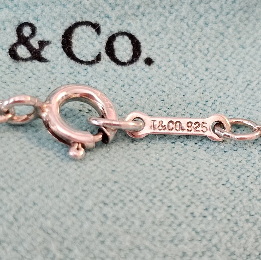 💚 Tiffany & Co. Paloma Picasso Loving Heart Vintage 925 Sterling Necklace ✨️ - Picture 5 of 16